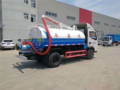 時風(fēng)風(fēng)馳吸糞車保護環(huán)境人人做起